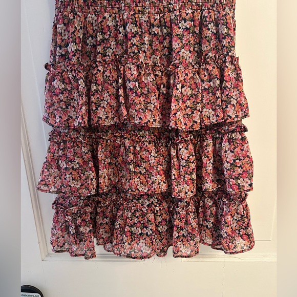 Size Small floral ruffle dress - Picture 2 of 2